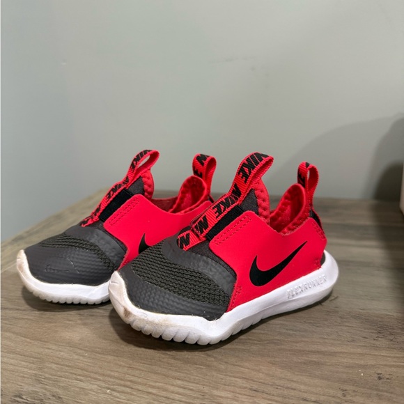 Infant size 5 Nikes - Picture 1 of 6
